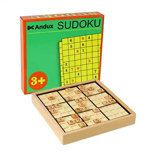 Sudoku-Brett aus Holz mit Schublade